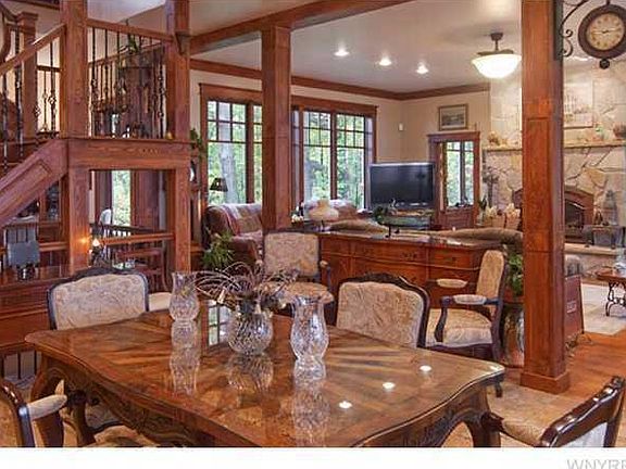 3rd image of 941 Woodcliff Dr