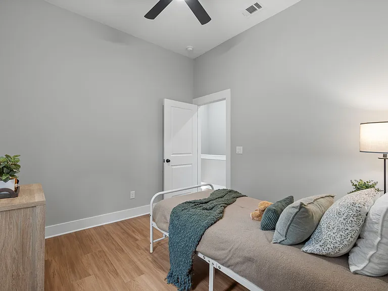 706 N F St #B — Photo 30