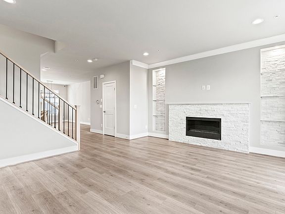 4th image of 3035 District Ave #1