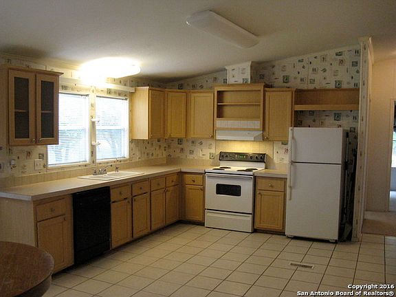 3rd image of 122 Britt Ln