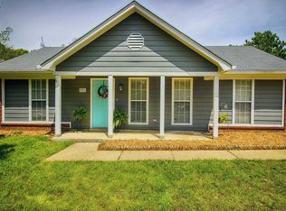 912 Autumn Woods Dr E, Southaven, MS 38671