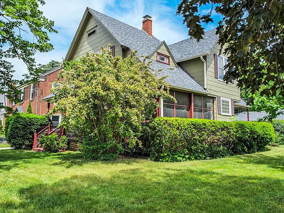 3rd image of 433 Arlington Ave
