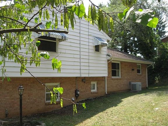 2nd image of 260 Gunn Ave