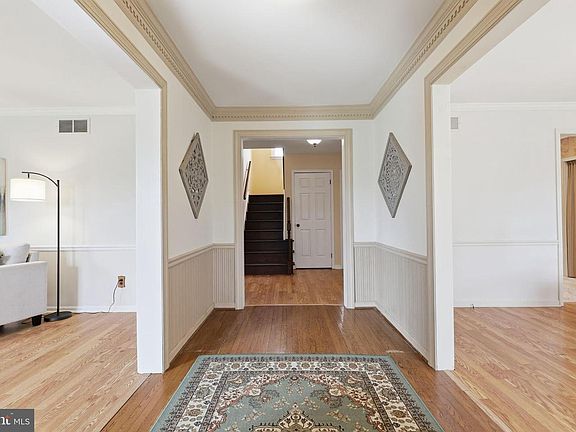 3rd image of 1024 Cultipacker Rd