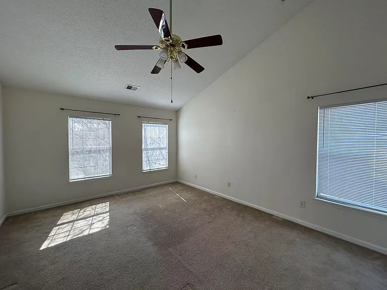215 Spring Lake Dr — Photo 21