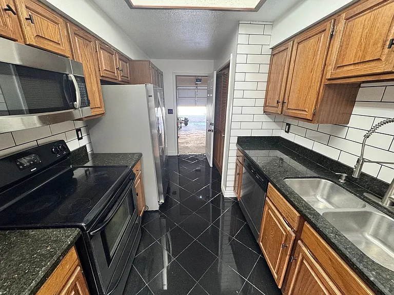 4618 N Stanton St #C18 — Photo 26