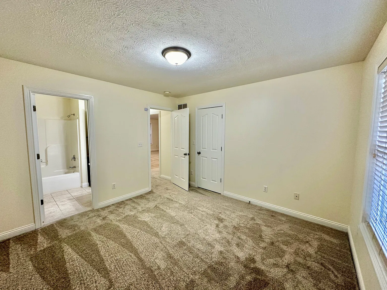 3 bed, 3467 sqft, $2,000 — Photo 4