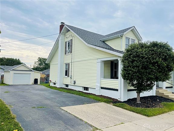 3rd image of 676 Vine St