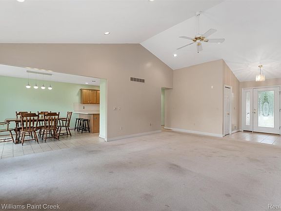 4th image of 210 Mayfield