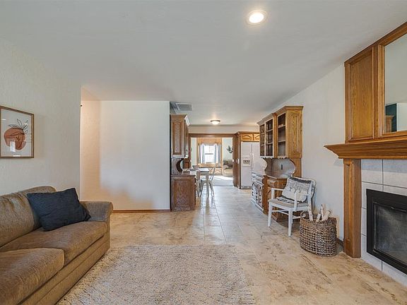 5th image of 218 Klondike Dr