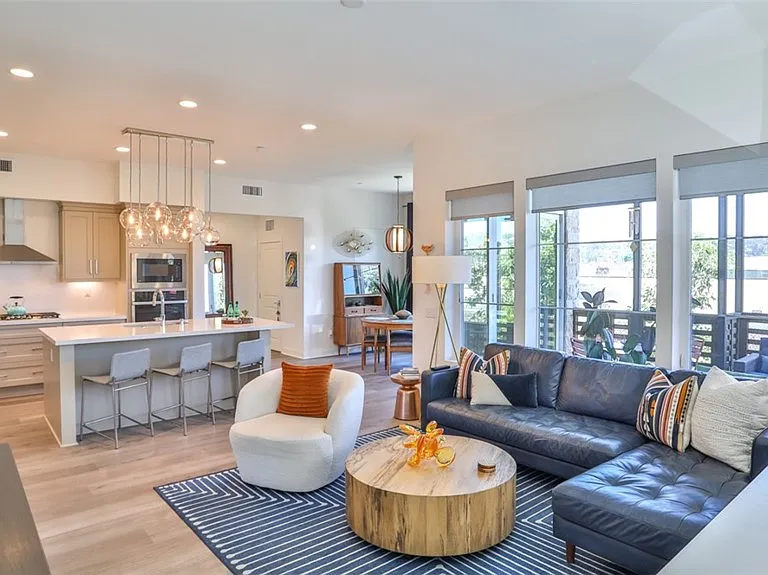 1207 Doheny Way — Photo 6