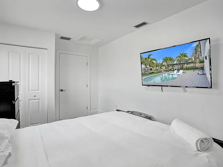 4480 SW 34th Dr — Photo 14
