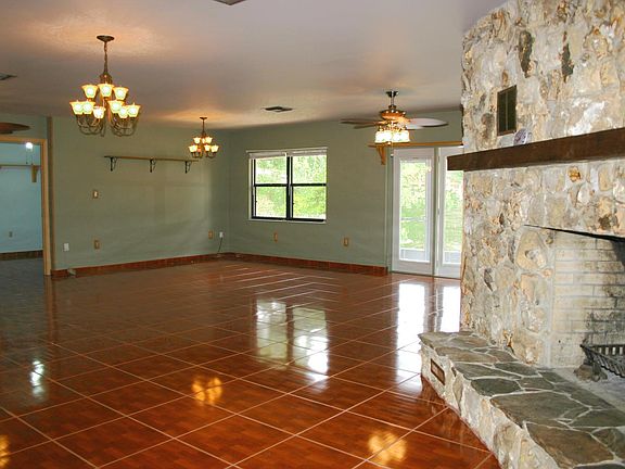 5th image of 13805 Donovan Ln