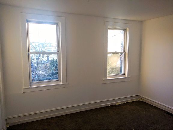 3rd image of 663 Dumbarton Ave #1