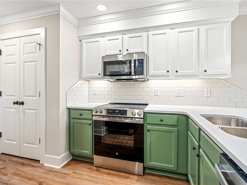 1st image of 327 N Ross St #236