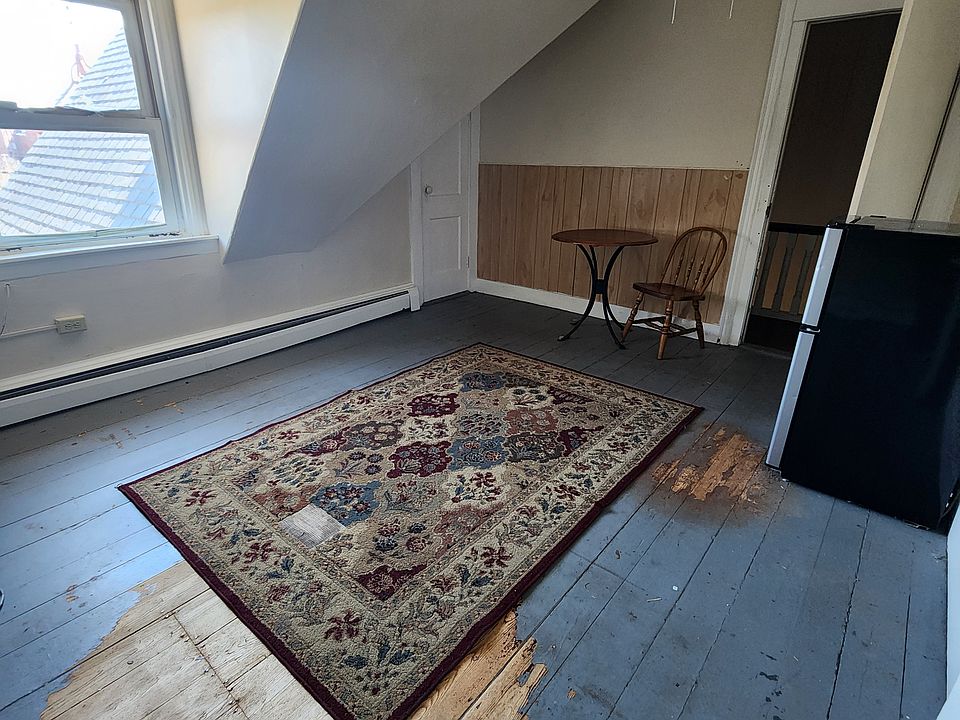 2nd image of 256 Main St Room 7