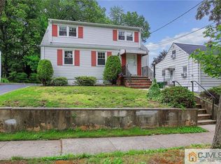 64 6th St, Edison, NJ 08837