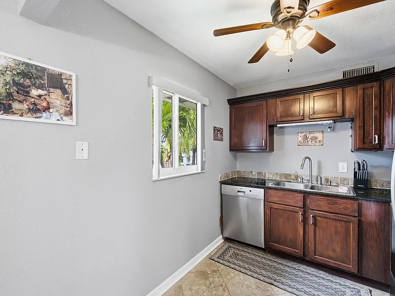376 Saxony Way #H — Photo 13