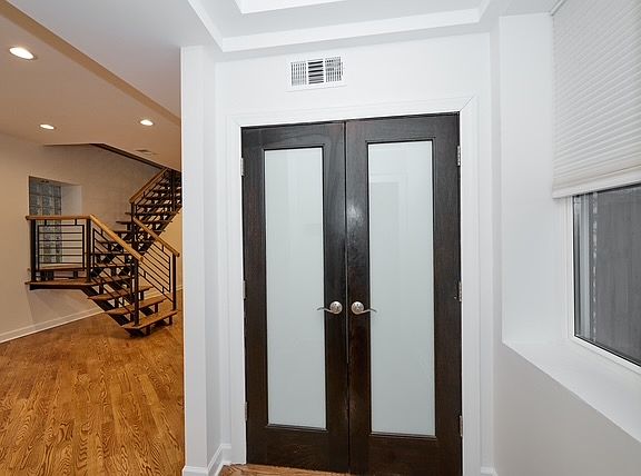 4th image of 2044 W Race Ave