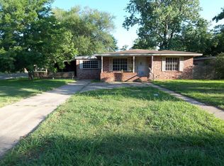 608 Wheelock St, Hearne, TX 77859