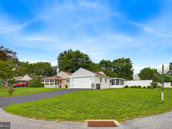 3rd image of 6290 Hollow Dr