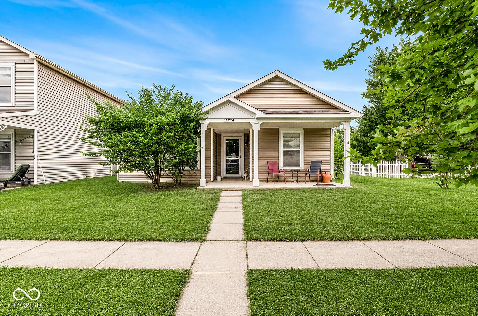 3 bed, 2.0 bath, 1380 sqft, $1,790 — Photo 2