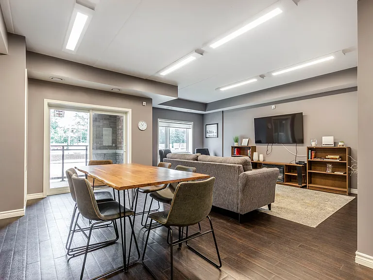 456 Lorne Ave W — Photo 14