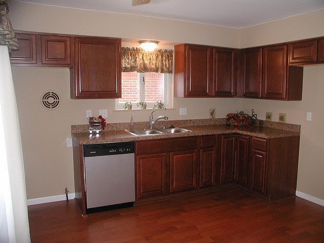 2nd image of 9735 William St