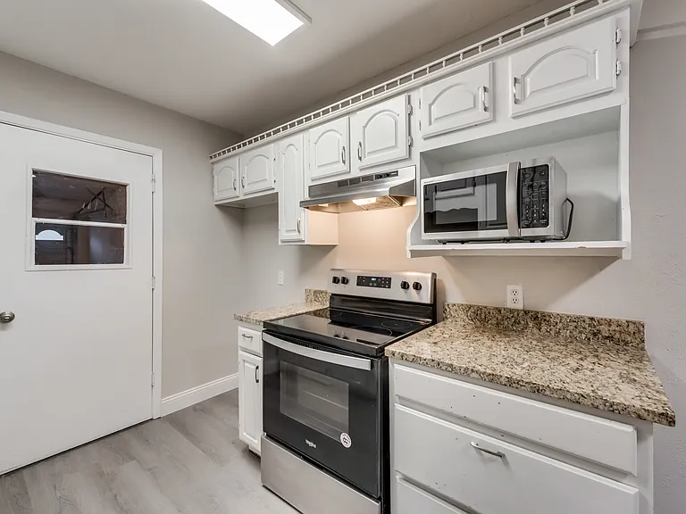 6013 Barry Dr — Photo 10
