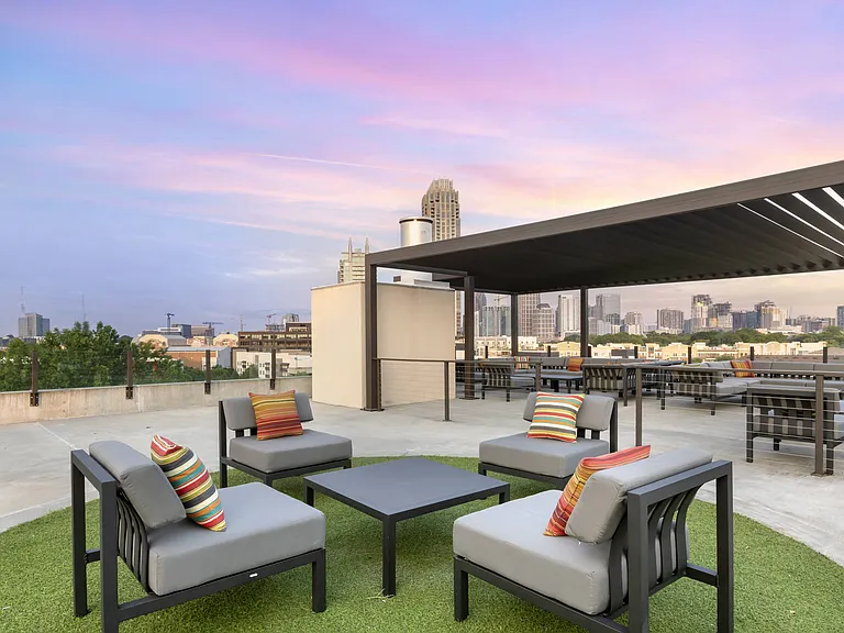 Radius West Midtown — Photo 11