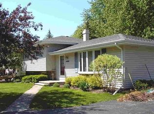 1214 Stead Dr, Menasha, WI 54952