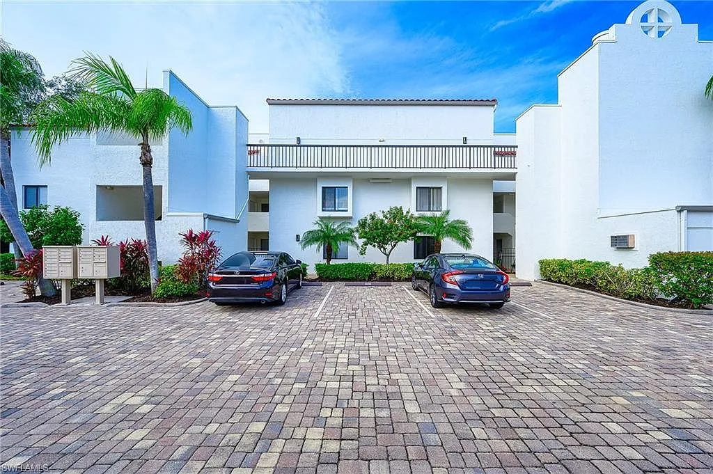 2 bed, 2.0 bath, 1350 sqft, $7,800 — Photo 3