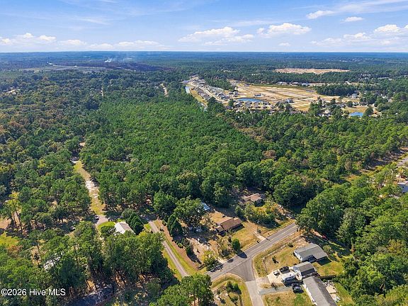 4th image of 881 Village Point Road SW
