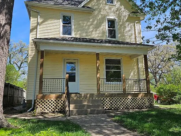 712 E 3rd St #A, Moline, IL 61265