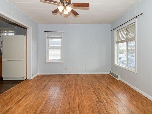 3rd image of 106 E Newton St