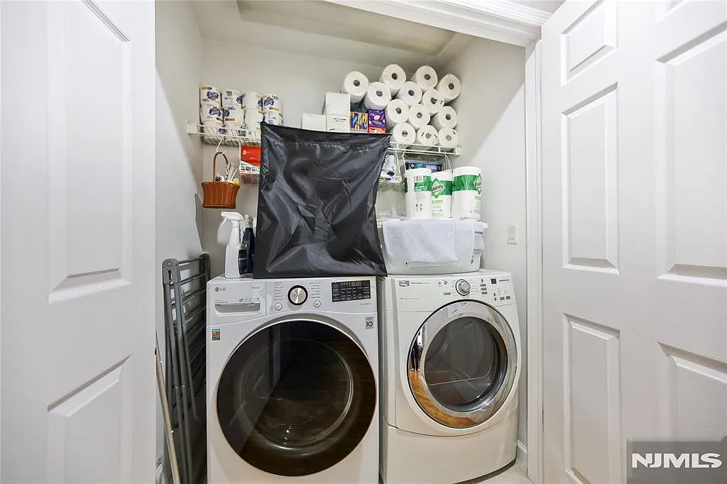 3 bed, 2.5 bath, $3,950 — Photo 3