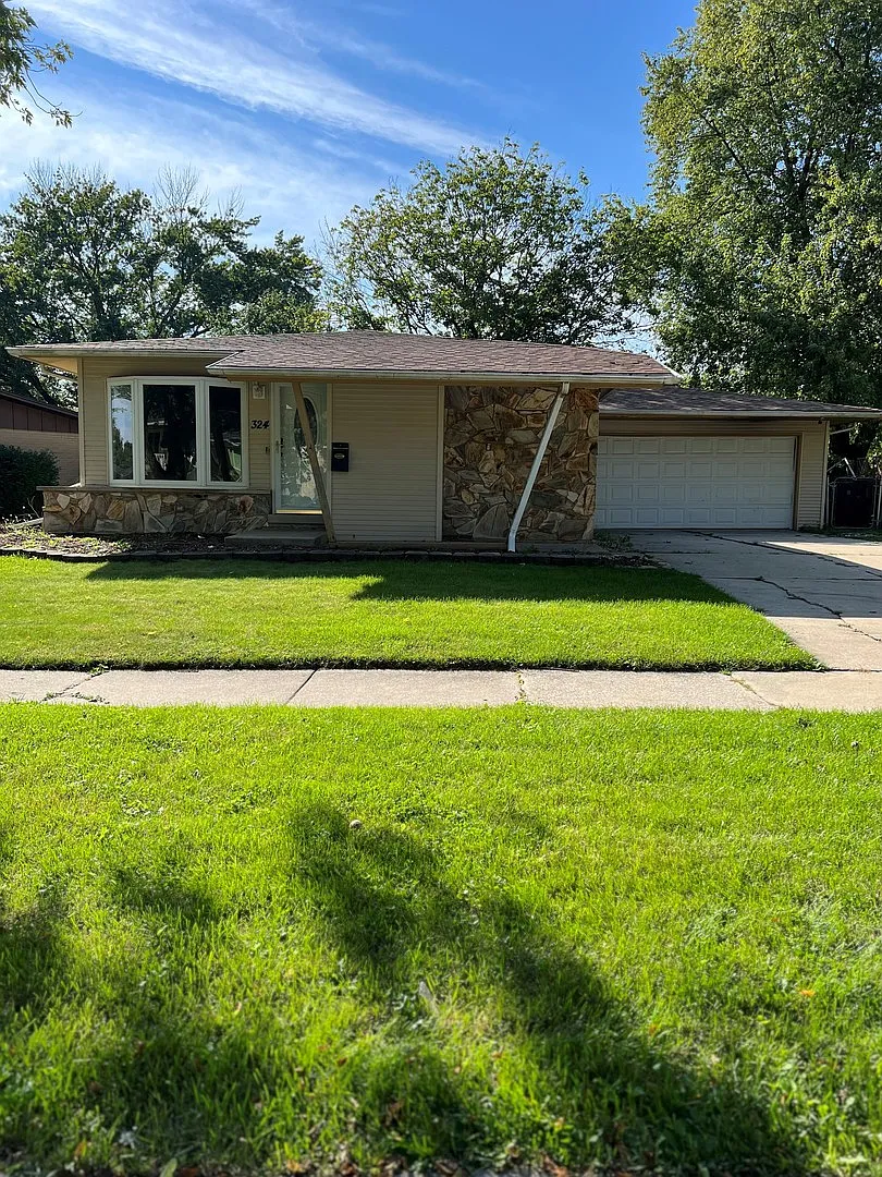 324 N Park Dr photo 1
