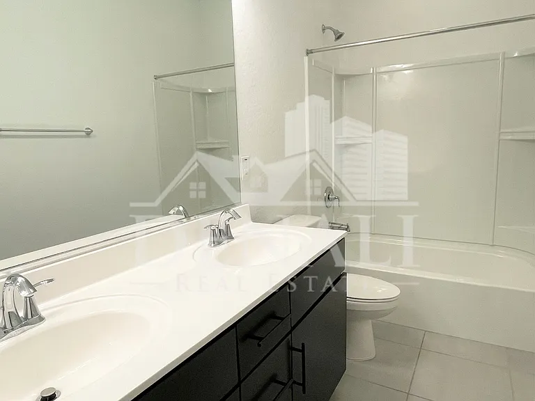 7954 W Medlock Dr — Photo 16