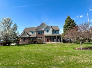 12889 Burgandy Dr, South Lyon, MI