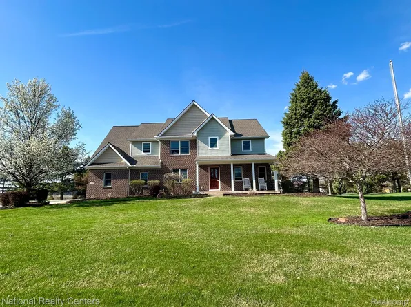 12889 Burgandy Dr, South Lyon, MI 48178