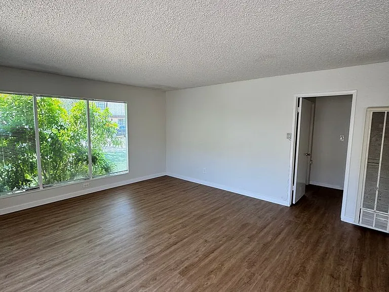 3951 Howard Ave — Photo 4