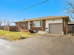11 Rockwood Ave, Saint Catharines, ON L2P 1E3