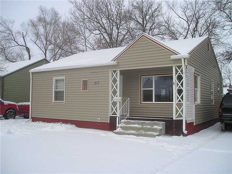 1st image of 817 Broadwater Ave