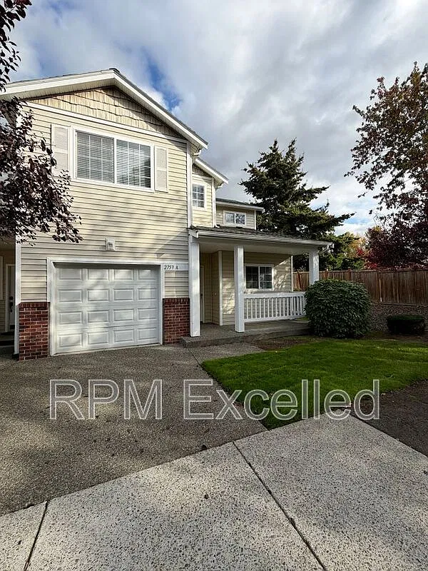 3 bed, 2.5 bath, 1451 sqft, $2,600 — Photo 2