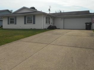 1010 Sunset Rdg, Danville, IL 61832
