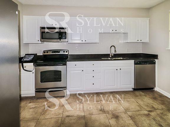 4th image of 3912 Starboard Rd