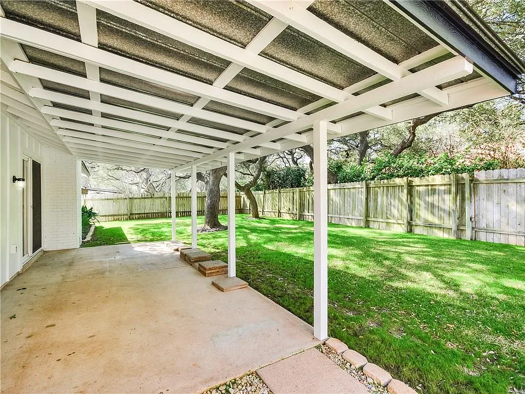 3 bed, 2.0 bath, 1529 sqft, $2,950 — Photo 3