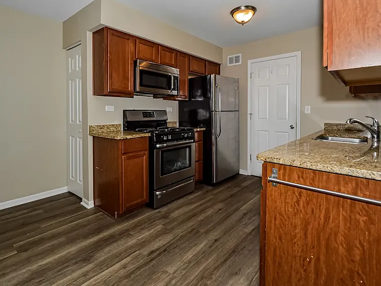 537 Burr Oak Dr — Photo 7