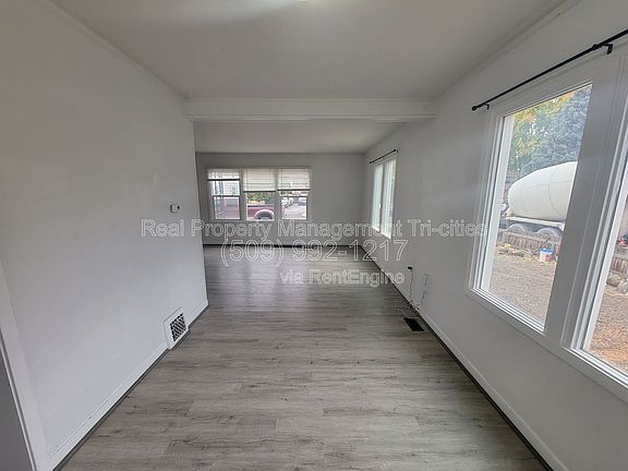 3rd image of 1318 Perkins Ave