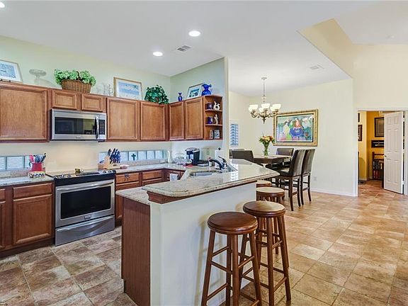 3rd image of 148 Glen Eagle Cir